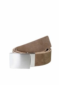 Brauner Wildledergürtel mit einer rechteckigen silbernen Schnalle. Das Band ist glatt mit einer leicht strukturierten Oberfläche und einem klaren, modernen Design.