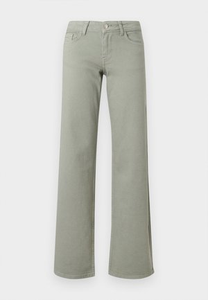 Ανοιχτό πράσινο παντελόνι με ψηλή μέση και ίσια γραμμή, με ζώνη μέσης, κουμπί, φερμουάρ και μπροστινές και πίσω τσέπες σε λευκό φόντο.