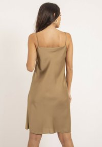Dona x Lisa COURTE IDALIA - Robe de jour - camel