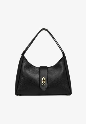 Sac à main en cuir noir avec une forme structurée et une surface texturée. Doté d'un fermoir en métal doré et d'une anse courbée.