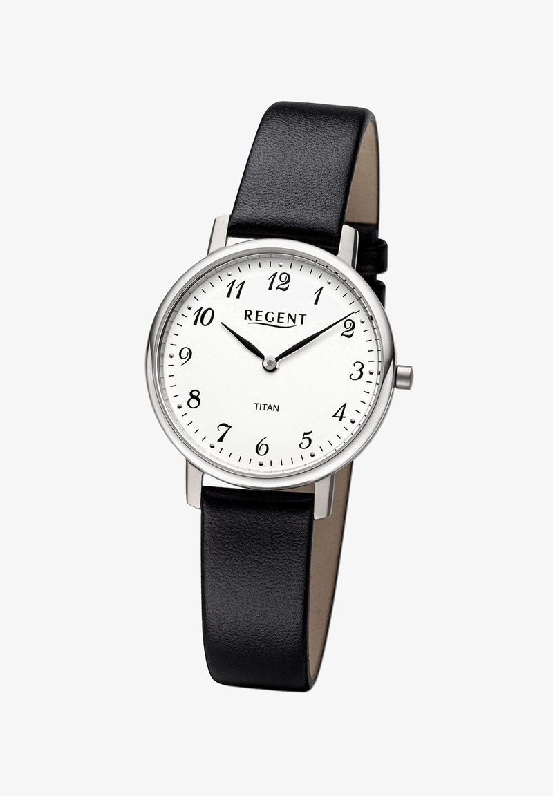 Montre analogique ronde avec un cadran blanc, des chiffres arabes noirs, un boîtier en acier inoxydable argenté et un bracelet en cuir noir.