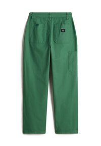 Pantalons cargo verts en tissu résistant, présentant une coupe droite, deux poches arrière et une poche latérale, avec des détails de coutures visibles.