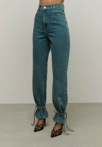 ETZI - Jeansy Straight Leg