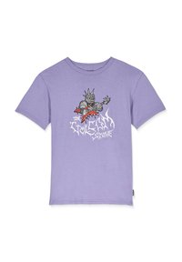 Camiseta de algodón lila con un gráfico de un caballero armado con púas y una guitarra, destacado por texto blanco debajo del diseño.