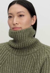 hessnatur Strickpullover - moos