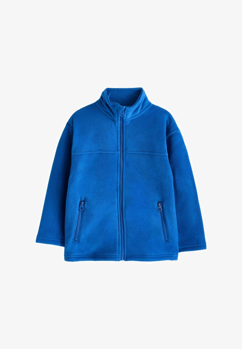 Blaue Fleecejacke mit hohem Kragen, Frontreißverschluss und zwei seitlichen Reißverschlusstaschen; hat eine glatte Textur und eine lockere Passform.