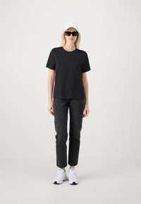 Gina Tricot BASIC ORIGINAL TEE - Basic póló - black