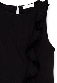 Musta hihaton mekko, jossa on röyhelöreunus kaula-aukolla. Sileä pinta, vetoketjukiinnitys takana ja hienovarainen kiilto.