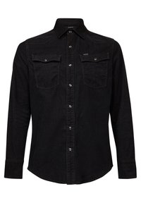 Czarna koszula slim fit z guzikami, wykonana z teksturowanej tkaniny. Posiada wywinięty kołnierz, dwie kieszenie na piersi oraz srebrne guziki.