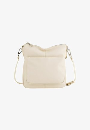 Bolso bandolera de cuero beige con bolsillo frontal con cremallera, correa ajustable y cierres de metal en tono plateado sobre un fondo blanco.