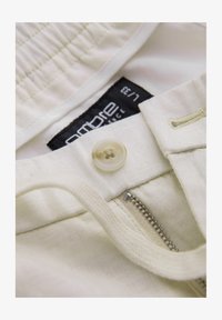 Non sélectionné, cream