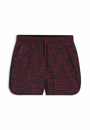 Korte badshorts med en mørk maroon bund og et gentaget logomønster i lysere maroon, elastisk talje og snorlukning.