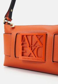 Armani Exchange WOMANS SHOULDER - Torbica - mandarin