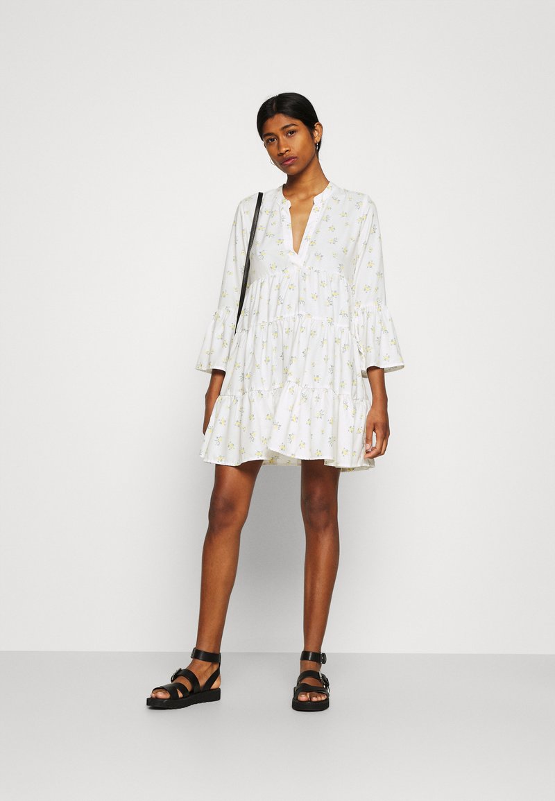 Only Onlathena 3 4 Dress Freizeitkleid White Weiss Zalando De 