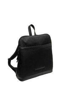 Zaino in nylon nero con base in pelle, forma rettangolare, doppie spalline, manico superiore e tasca frontale con zip. Texture liscia, design minimale.
