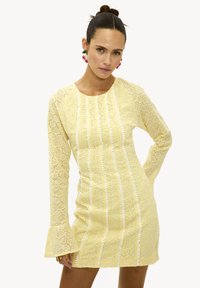 Robe de jour - embroidery yellow light