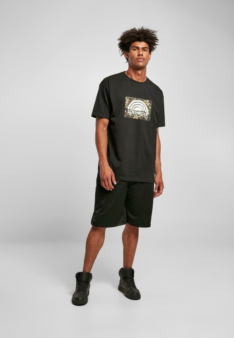 Herren Trainingsanzüge | Southpole Jogginghose black/schwarz - BN57767 Herren Trainingsanzüge | Southpole Jogginghose black/schwarz - BN57767