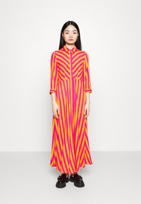 YAS Petite YASSAVANNA LONG SHIRT DRESS  - Maxi šaty - orange pepperstripes:fuchsia purple