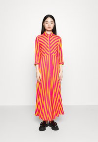 YAS Petite - YASSAVANNA LONG SHIRT DRESS  - Maksi garuma kleita - orange pepperstripes:fuchsia purple Miniatūras attēls 1