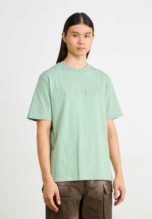 EMBROIDERY TONAL TEE - Apdrukāts T-krekls - green bay