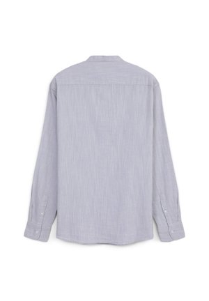 Camicia azzurro chiaro con maniche lunghe, realizzata in tessuto testurizzato. Presenta un colletto classico e polsini con bottoni.