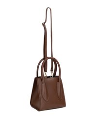 Borsa a tracolla in pelle marrone con un design strutturato. Presenta due manici superiori, una tracolla removibile e dettagli in hardware dorato.