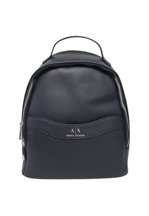 Zaino blu navy in ecopelle con finitura testurizzata, tasca frontale con zip e accessori in metallo argentato. Presenta il logo Armani Exchange sulla parte anteriore.