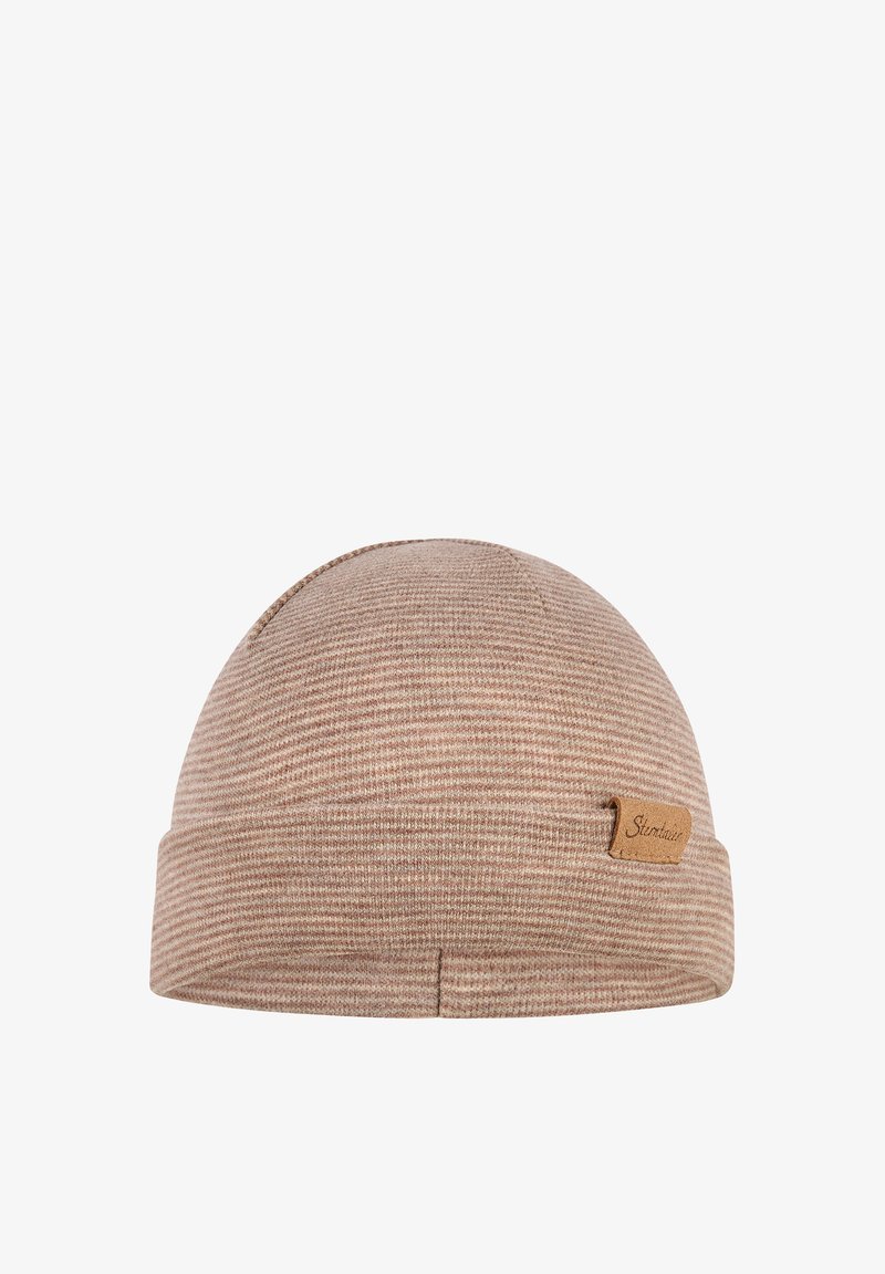 Braun gestreifte Strickmütze mit umgeschlagenem Saum. Enthält ein kleines Lederetikett mit dem Markennamen. Weiche Textur, runde Form.