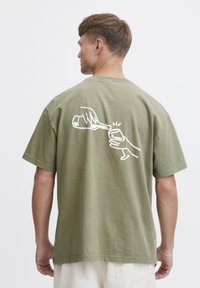 Solid - ISMAIL - Print T-shirt - vetiver Thumbnail Image 1