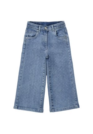 Jeans corti a gamba larga blu con borchie argento, chiusura con bottoni frontali e tasche su sfondo bianco.
