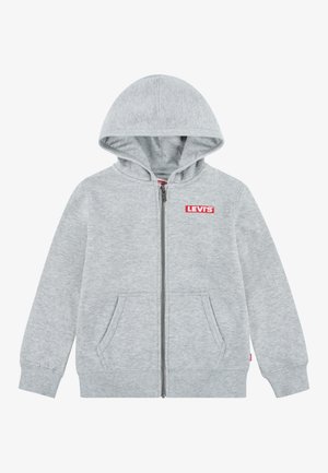 Sweat à capuche gris clair zippé avec poches avant, poignets côtelés et patch logo Levi's sur la poitrine gauche.