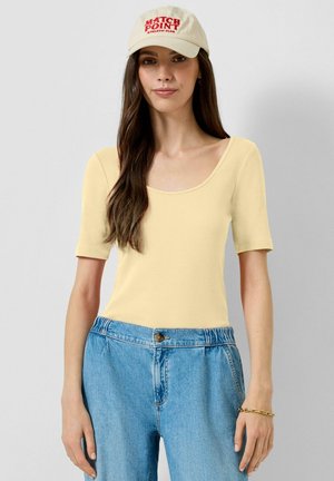 QS, T-SHIRT - T-shirt basique - hellgelb