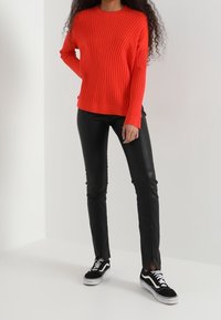 Weekday Sweter