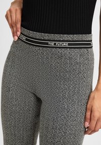 Cambio FAITH - Broek - schwarz weiß