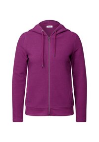 Felpa fucsia con zip realizzata in tessuto strutturato, dotata di cappuccio con cordino, dettagli in metallo argentato e due tasche laterali.