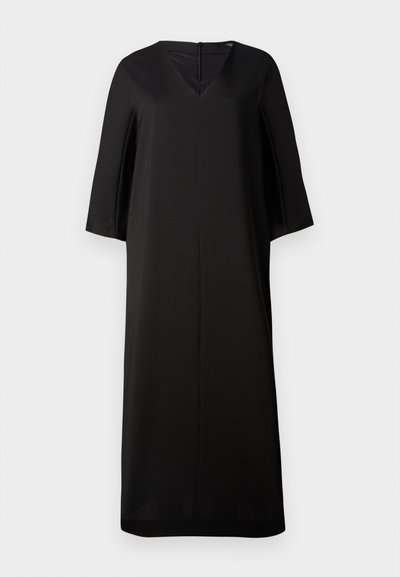 Czarna sukienka w kształcie litery V z krótkimi, szerokimi rękawami. Wykonana z gładkiego materiału. Posiada ukryty zamek błyskawiczny z tyłu oraz luźną, prostą sylwetkę.