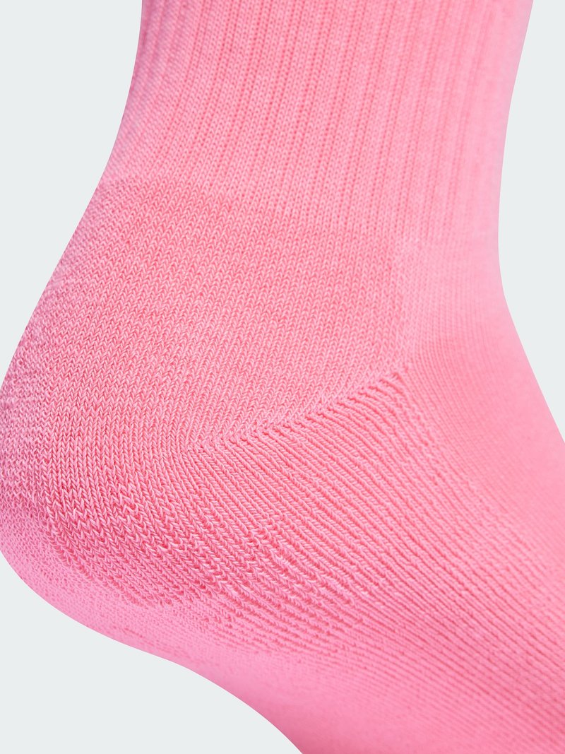 Calzino in cotone rosa con una texture liscia e rigata, dotato di rinforzi sulla punta e sul tallone, che mostra un colore e un motivo di tessitura costanti.