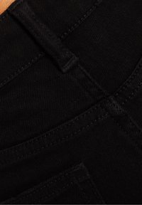 Bershka Farkkushortsit - black