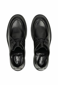 Chaussures en cuir noir avec bout arrondi, design à lacets et surface texturée. Équipées de semelles en mousse à mémoire pour un confort accru.