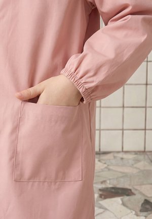 Vertbaudet, VERTBAUDET MÄDCHEN MALKITTEL MIT RÜSCHEN-STEHKRAGEN - Short coat - pudrig rosa