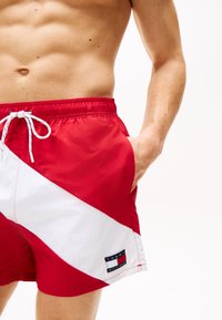 Tommy Hilfiger SAILING MEDIUM DRAWSTRING - Shorts da mare - medium red