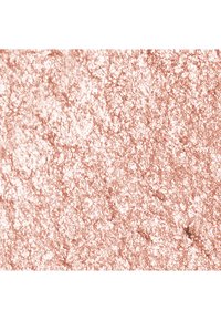 Skinande rosguldfärgat pulver med fina, glittrande partiklar jämnt fördelade över en vit bakgrund.