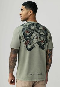 Next GRAPHIC - Majica kratkih rukava s printom - green tattoo print