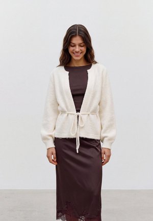 Vero Moda, VMBERRY LS O-NECK TIE CARDIGAN NOOS - Жилетка - birch/color red