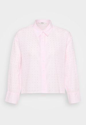 Svetlo roza srajca z gumbki in strukturiranim ovratnikom, dolgimi rokavi in skrajšanim krojem. Ima majhne črne pikice in ribasto teksturo.