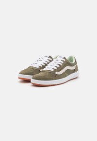Vans CRUZE TOO UNISEX - Sneakers basse - olive/true white