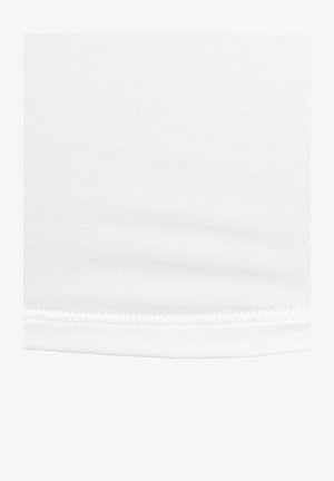 Tela blanca acanalada con textura horizontal y dobladillo cosido en el borde inferior.