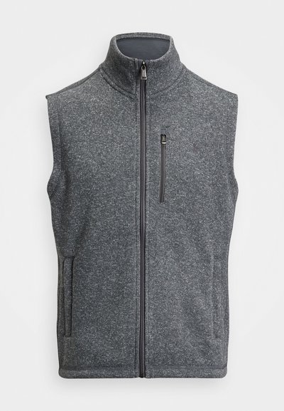 Pelēks bezpiedurkņu vestes izskats, izgatavots no strukturēta dzijas auduma, ar augstu apkakli, priekšējo rāvējslēdzēju un sānu kabatām.