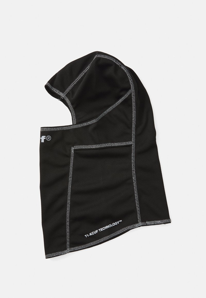 Zwarte capuchon van textuurstof, met contrasterende zilveren stiksels, een hoekig ontwerp en een label met de tekst "T1-KCUF TECHNOLOGY™."