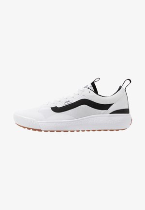 Basket basse blanche Vans avec détail bande noire, lacets blancs, semelle texturée et languettes sur la languette et le talon.